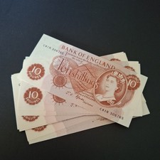 superb Bank of ENGLAND, UK 10 /-  British Shillings Banknote  number run 