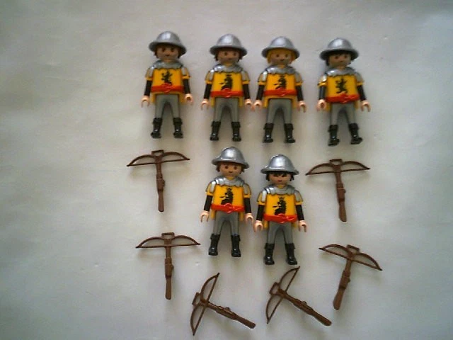 LOT DE PLAYMOBIL  * 6 CHEVALIERS DU LION NOIR ET JAUNE + ACCESSOIRES * - Photo 1/1