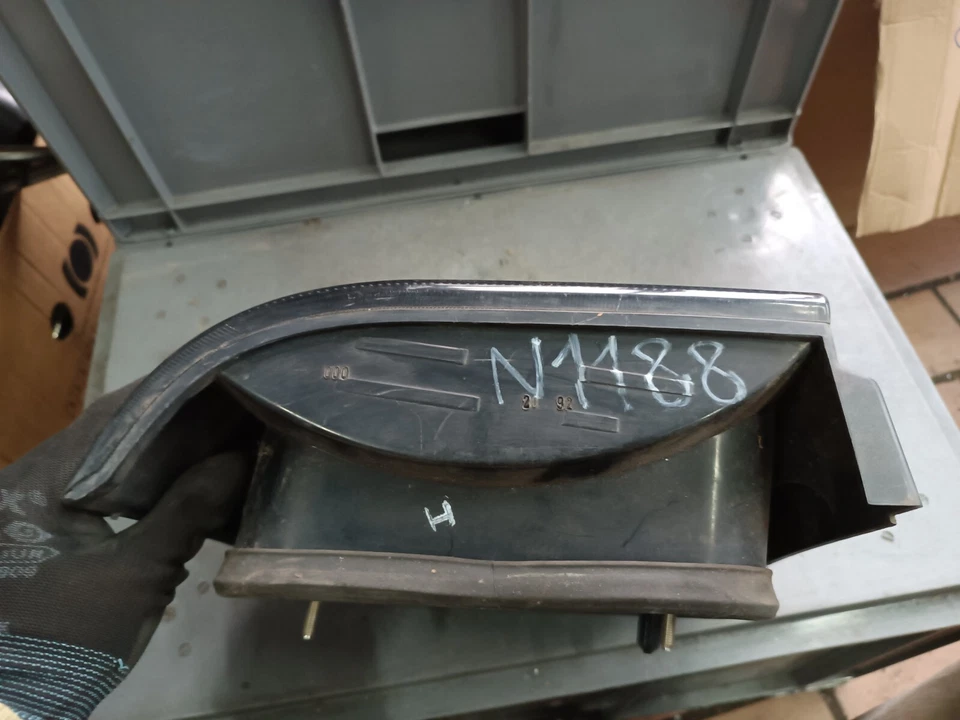 Original Renault 19 II Luz Trasera Izquierda 7700815979 HELLA 2VP006736-01 HELLA - Imagen 4 de 4