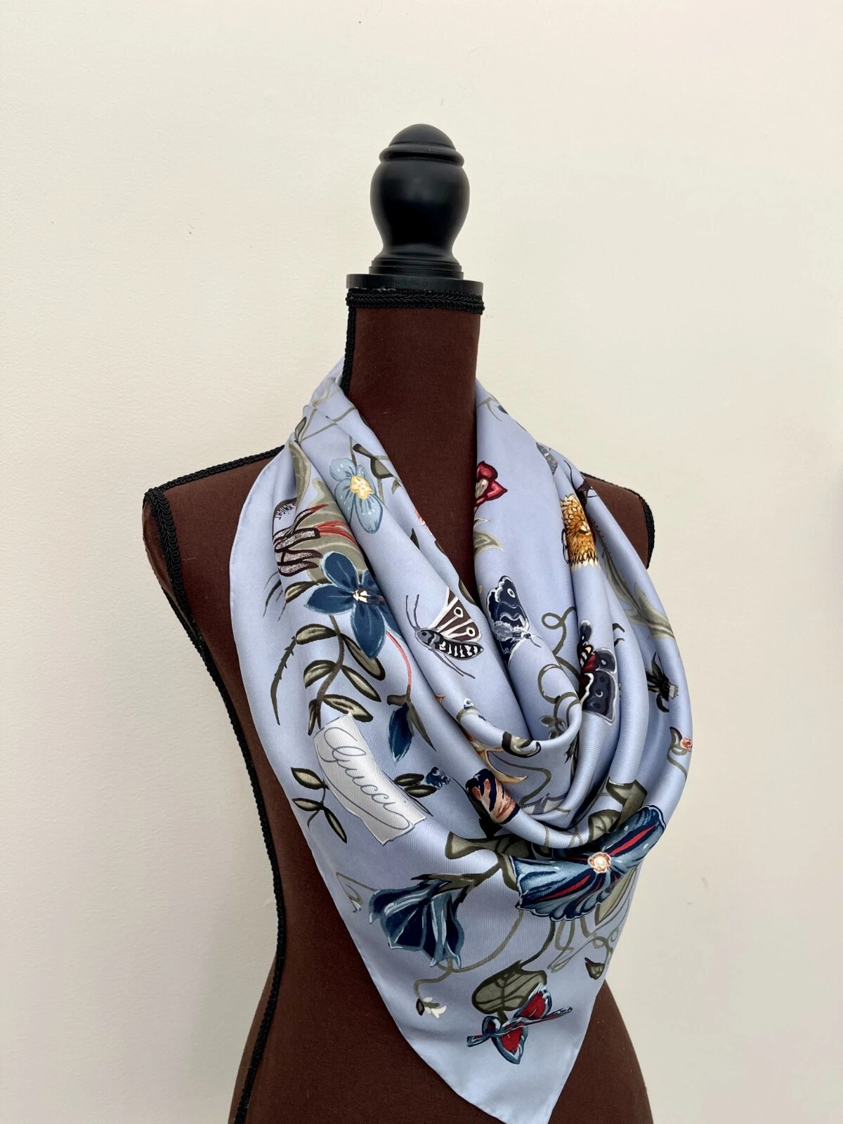 New Gucci Scarf Logo Kris Knight Flora Print Blue Silk Wrap with Gucci Gift Box