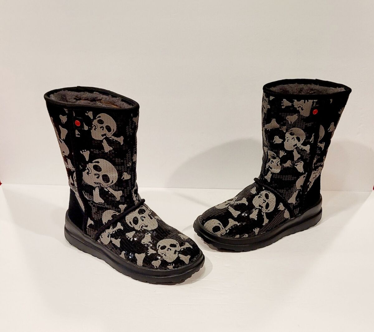 Ugg Women's Skull Limited Edition Boots Size 5 New | eBay Ugg Women's Skull Limited Edition Boots Size 5 New | eBay