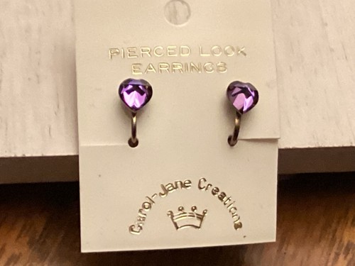 Vintage NOS Purple Heart AB Petite Clip Earrings on Original Package CAROL JANE - Picture 6 of 10