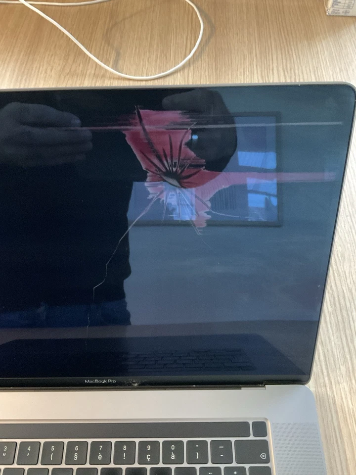 Apple MacBook Pro 16" (512Go SSD, Intel Core i7, 2,60 GHz, 16Go) Écran Brisé - Photo 2/4