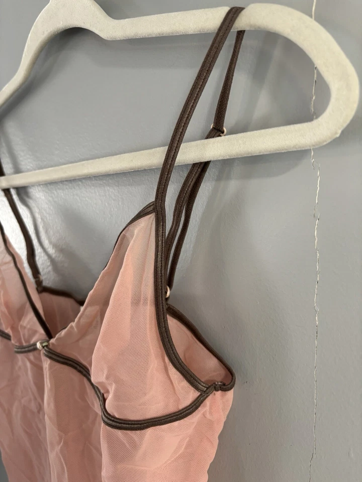 Camisola con volantes de encaje gris claro transparente DKNY talla pequeña Foto 3 de 4