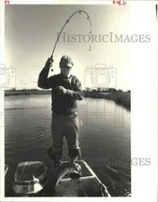 1987 Press Photo Pascal Townsend prepares to fish - noc82704