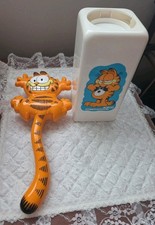 Vintage Garfield 1987 Dixie Cup Dispenser & 10" Brush Comb Lot Of 2 Collectible 