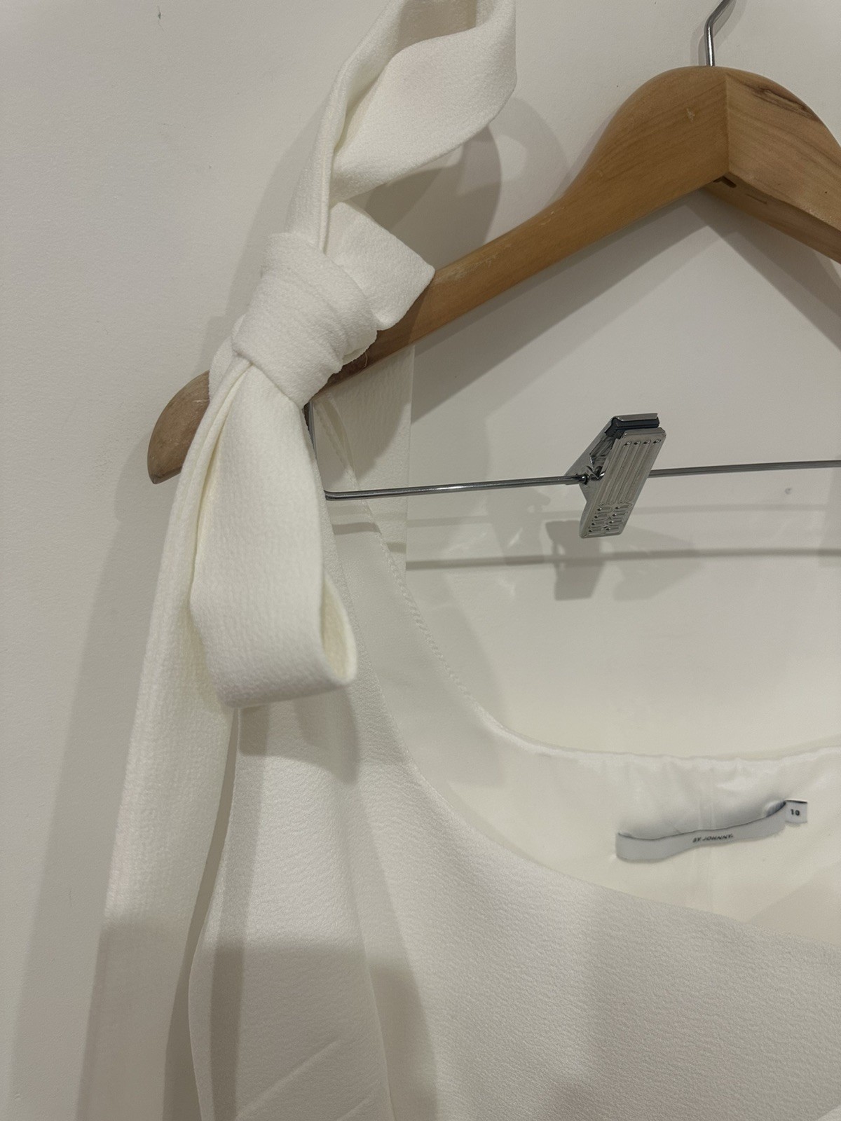 By Johnny Lean Shoulder Mini Dress White – Size 10 – RRP $260 image 4