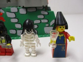 (AH 3) LEGO 6098 King Leo's Castle KNIGHT'S CASTLE with original box and...