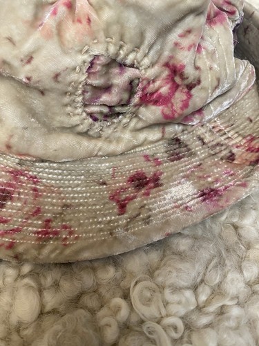 Sombrero cubo cazador de terciopelo de seda con perlas de magnolia floral - Imagen 8 de 13