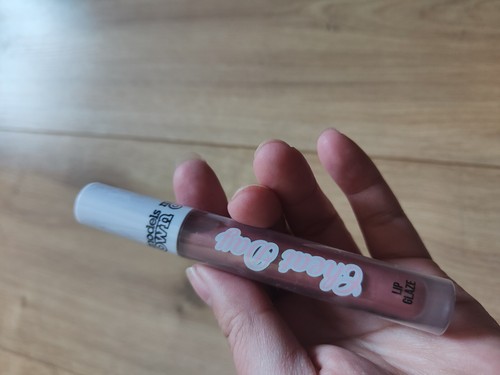 Models Own Cheat Day Lip Glaze Liquid Lipstick Metallic Matte Dry MERINGUE MLG08 - Picture 4 of 6