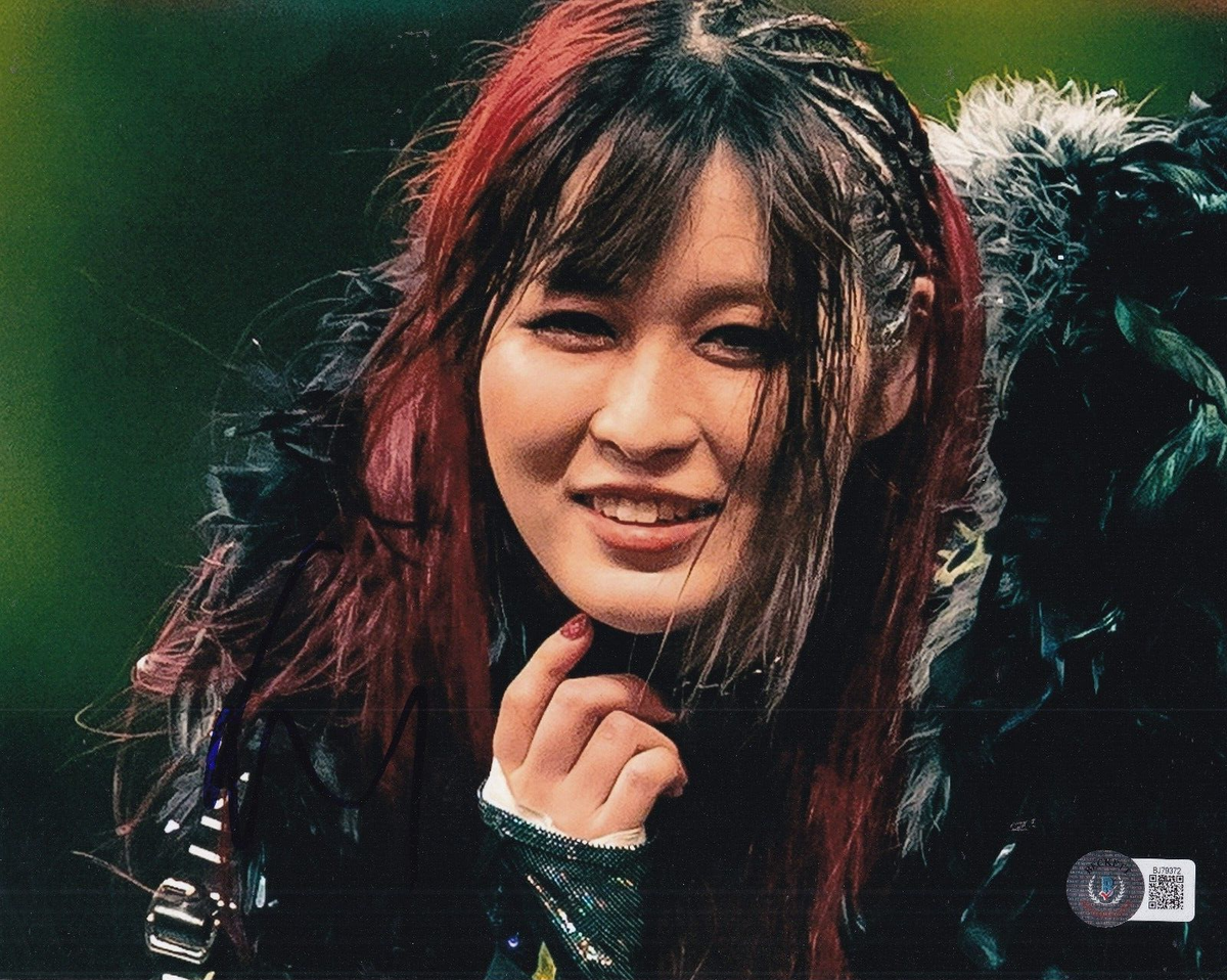 IYO SKY signed (WWE DIVA) JAPAN WRESTLING RAW 8X10 photo BECKETT