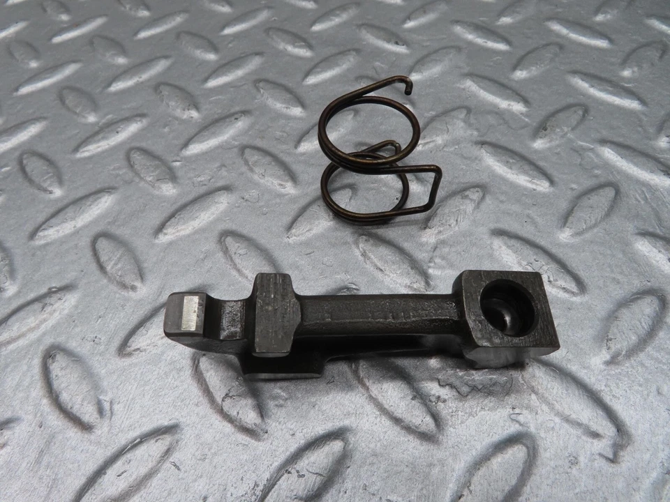 Brazo balancín de válvula Mercedes-Benz W111 220SE con resorte de retención Foto 4 de 4