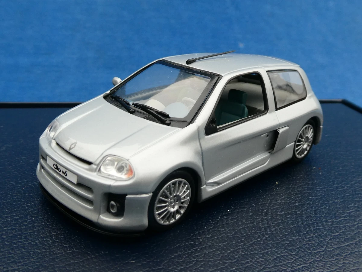 Renault Clio V6 1/18 Universal Hobbies - Occasion (Sans Boîte), Bleue