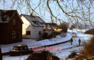 PHOTO  FROZEN CANAL AT ANSTY 1981 VIEW FROM MAIN ROAD BRIDGE SHOWING PEOPLE WALK