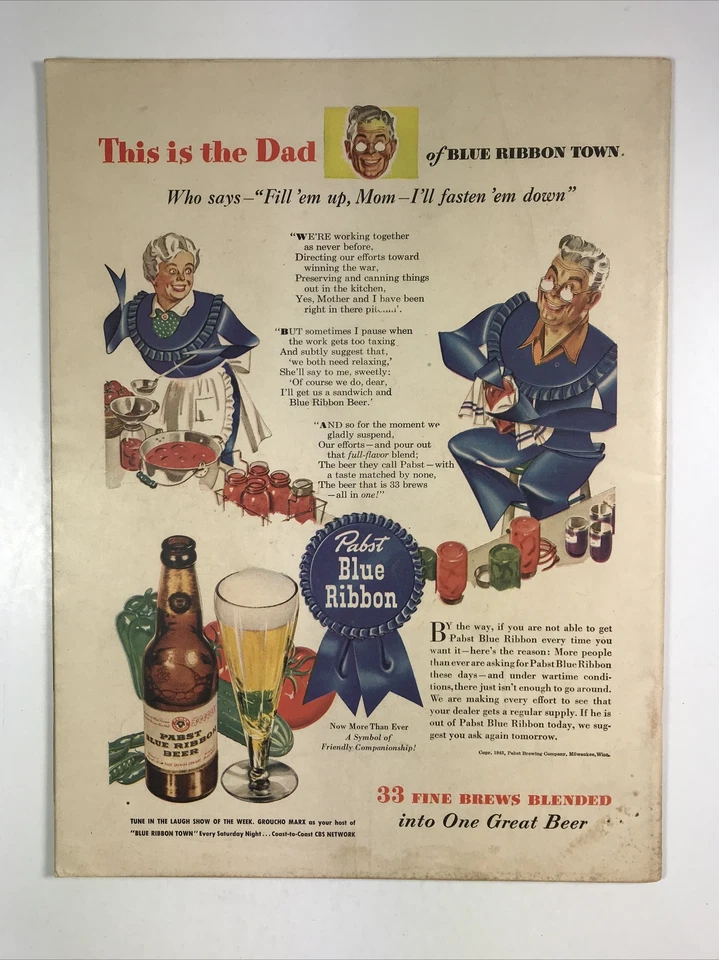 Liberty Magazine-(August 7, 1943) Young Woman Baiting a Hook Fishing Foto 2 de 3