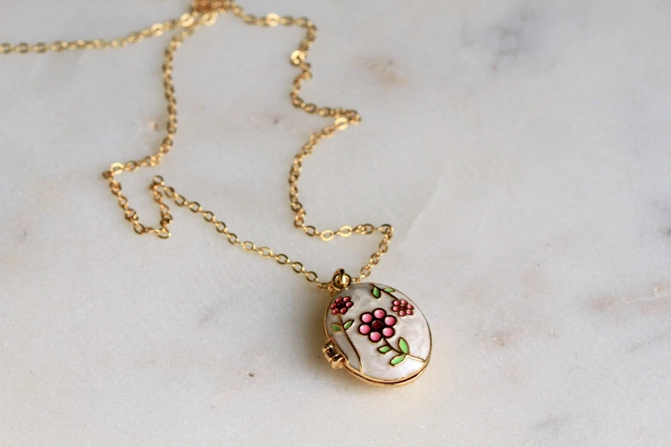 Kette Foto Medaillon Blüten: echt vergoldetes Fotomedaillon Geschenk für Damen - Bild 3 von 4