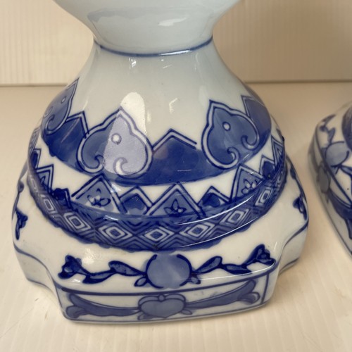 "Par de candelabros de pilar de cerámica Chinoiserie azul y blanco vintage largo 7,5""" - Imagen 4 de 16