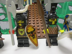 (AH 3) LEGO 6098 King Leo's Castle KNIGHT'S CASTLE with original box and...