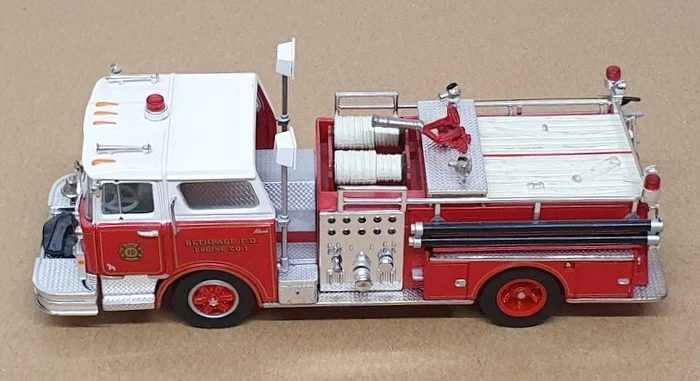 Corgi 1/50 Scale US52008 - Mack CF Pumper Engine Co. 1 Bethpage NY - Red/White - Image 4 of 4