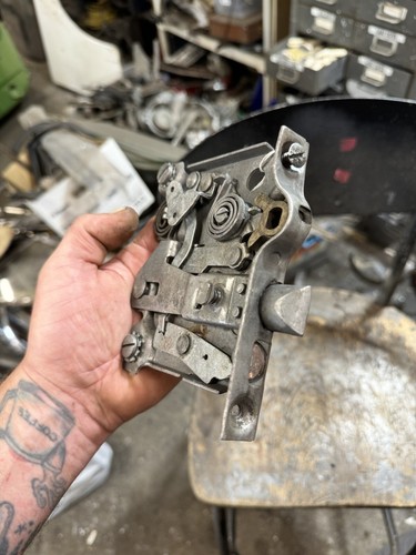 1941 1942 1946 1947 1948 Chevrolet 2 & 4 Door Right Front Door Latch WORKING