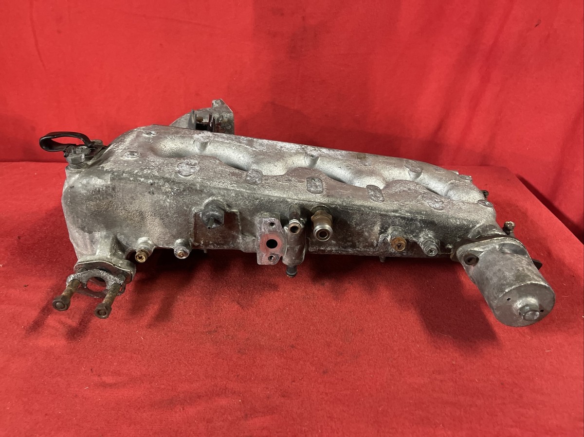 ＪＵＭ出品 1984-1989 Nissan 300ZX Z31 Engine Upper Intake Plenum