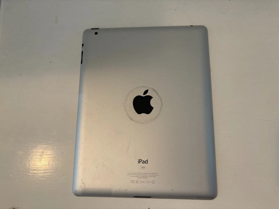 Apple iPad 2 16GB, Wi-Fi, 9.7in White, A1395, 2011 - Image 2 of 4
