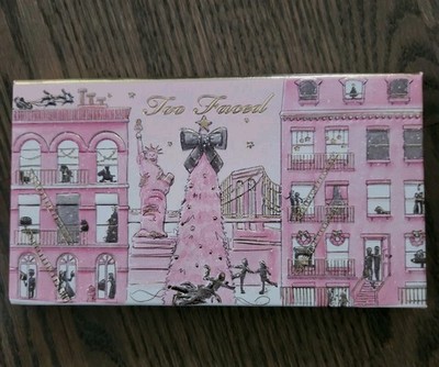 Too Faced Christmas in New York Limited Edition Matte/Shimmer Palette 0.7oz C91
