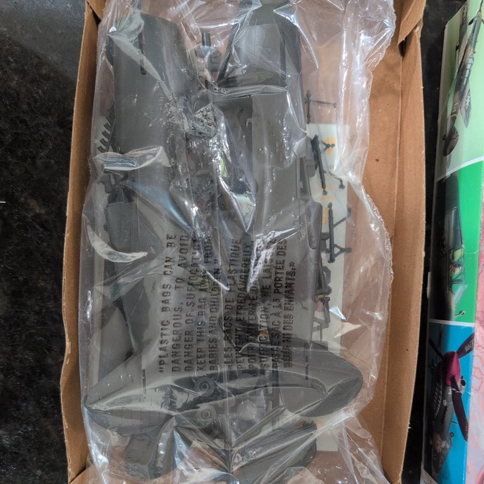 Revell/Monogram~5209~P-40B Tiger Shark~1:48~WW2 USAAF&RAF Fighter Plane Kit~MIB - Image 3 of 3