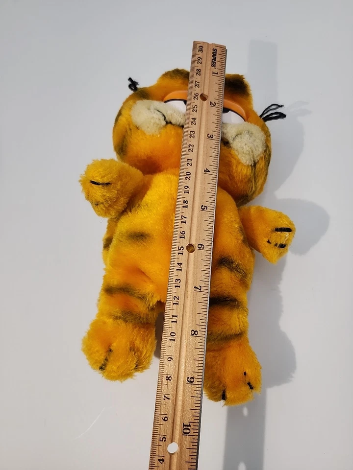 Vintage 1981 Fun Farm GARFIELD cat 9.5" tall plush toy - Image 2 of 4
