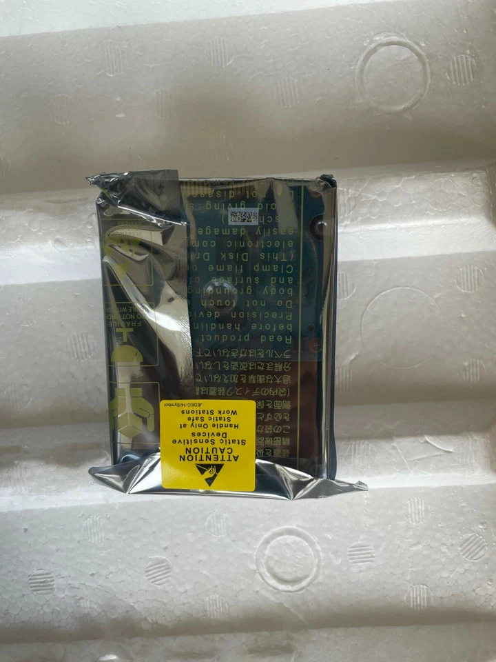 *New* Toshiba AL13SEB300 - 300GB, 10000RPM, 2.5" Internal SAS Hard Drive - Image 2 of 3