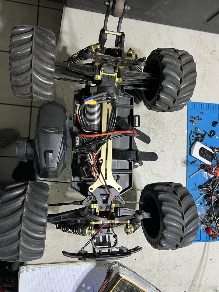 2.4GHz Radio Controlled 1:10 Scale JLB Cheetah RC Truck - Heavy Duty Off-Road - Image 3 of 3