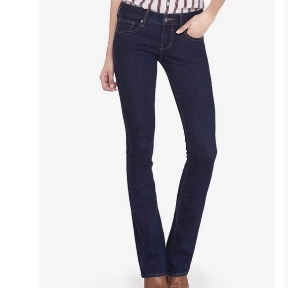 Express women s Stella low rise boot cut Jeans size 6 nwt