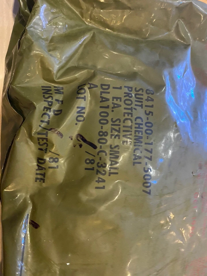 Traje de protección química pequeño 8415-00-177-5007 sellado ejército DLA100-80-C-3241 Foto 2 de 4