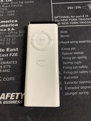 Apple Remote   A1156 For Mac MacBook iPod iMac Mac Mini (Used)