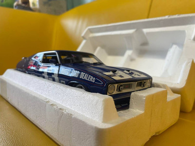 AUTOart Biante Allan Moffat Ford XB Falcon Coupe BRUT 33 AUTOart Biante Allan Moffat Ford XB Falcon Coupe BRUT 33