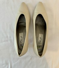 Vintage Magik by Amalfi Wanda Shoe Made In Italy 10B Ivory Pearl 3 inch heel