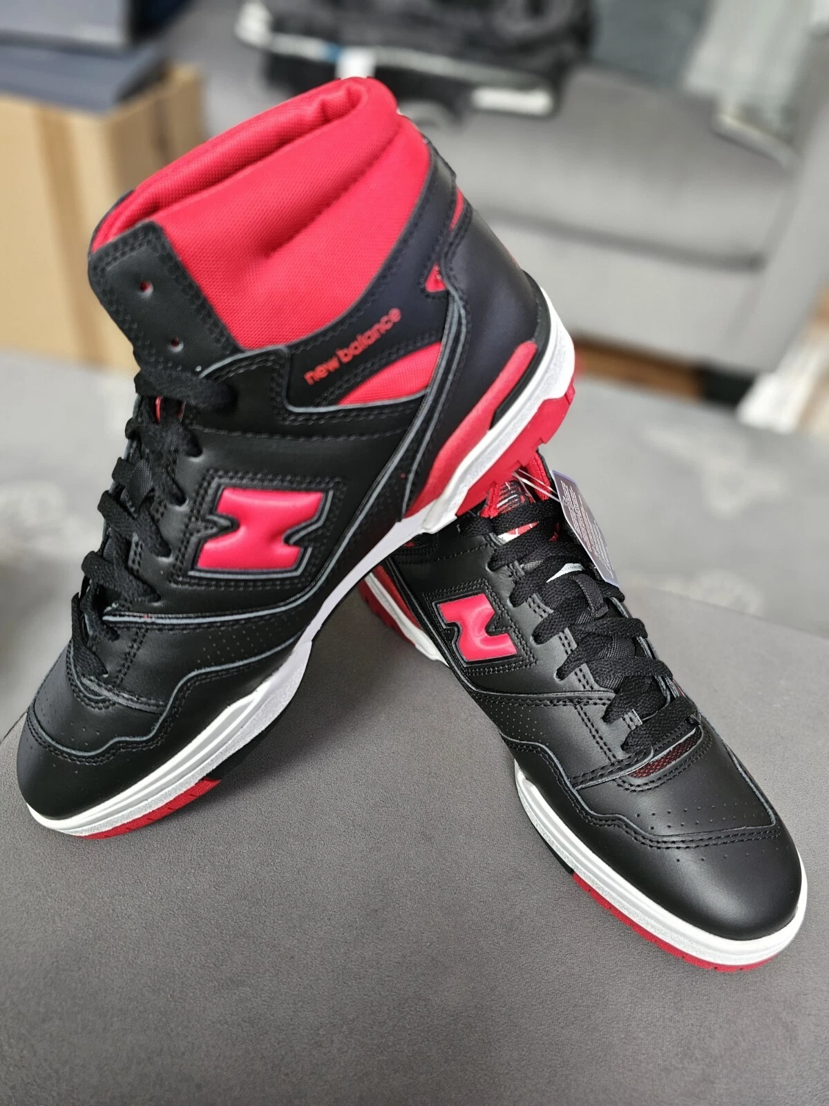 New Balance 650 nero rosso taglia UK 8 5 RRP £ 150 nuovo...