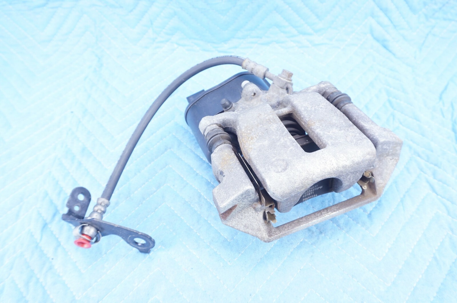 Volvo XC60 Rear Brake Caliper w/ Actuator Pads & Hose Driver Side 2010