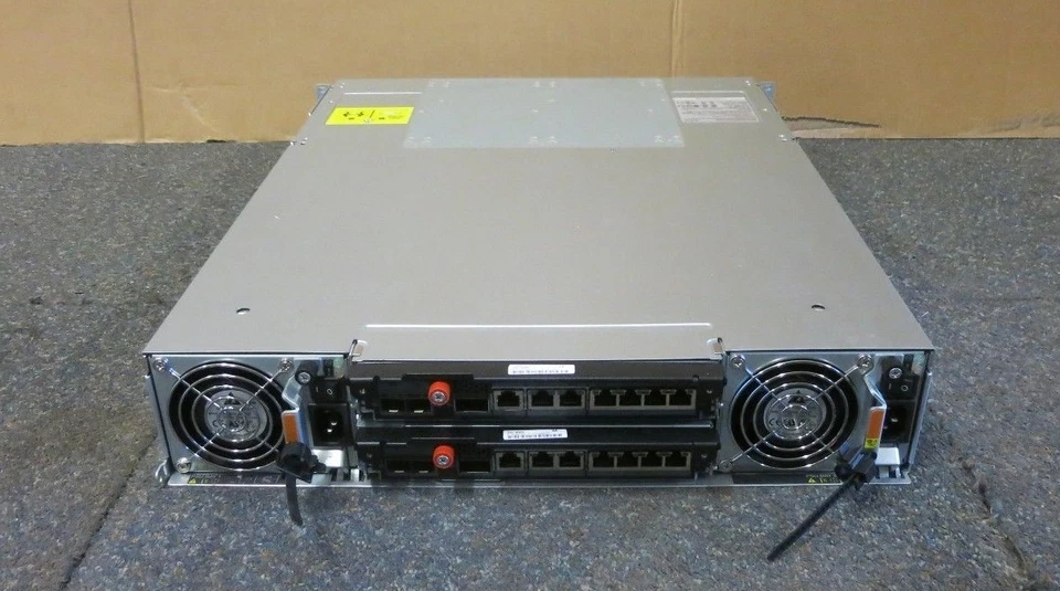 NetApp FAS2020 Filer iSCSI Storage Array Shelf 2 x controllers 11 x 450GB HDD 2U - Image 3 of 4