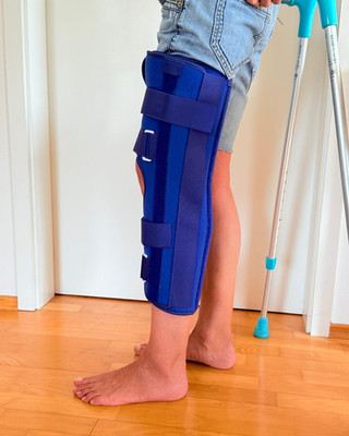 Knieorthese von medi: classic 50 cm blau 0 Grad  zur Ruhigstellung des Knies