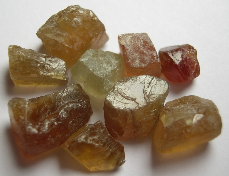 APATITE, LIGHT GREEN TO AMBER, CAT EYE ROUGH FOR FACETING, TANZANIA, AFRICA