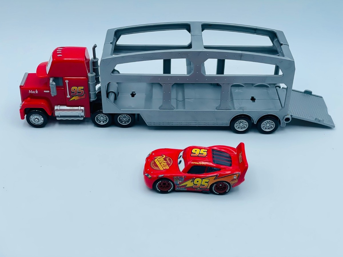 2014 Disney Pixar Cars Mack Rust-eze Truck Hauler #95 w/ Lightning