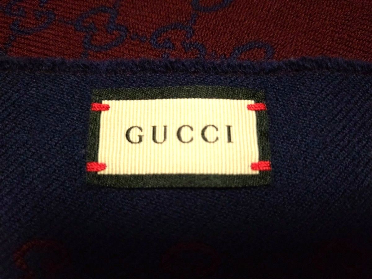 Authentic Gucci GG Pattern Reversible Scarf in Na… - image 23