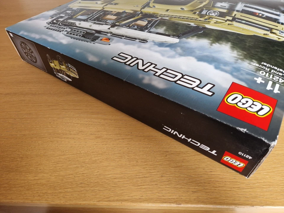 LEGO TECHNIC. LAND ROVER DEFENDER. 42110. BNIB. FREE SHIPPING. - Image 4 of 4