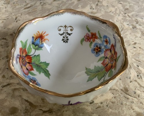 VINTAGE German Fluted Three-legged Trinket Dish Floral Design Gold Embellishment - Afbeelding 4 van 8