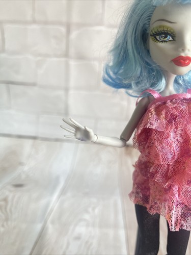 Monster High Doll Skull Shores Ghoulia Yelps - Picture 3 of 12