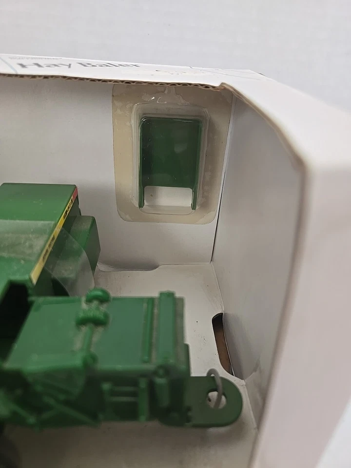 Vtg 1993 Ertl 1:32 Scale John Deere 338 Hay Baler w/4 Bales, #5639 In Orig Box - Image 4 of 4