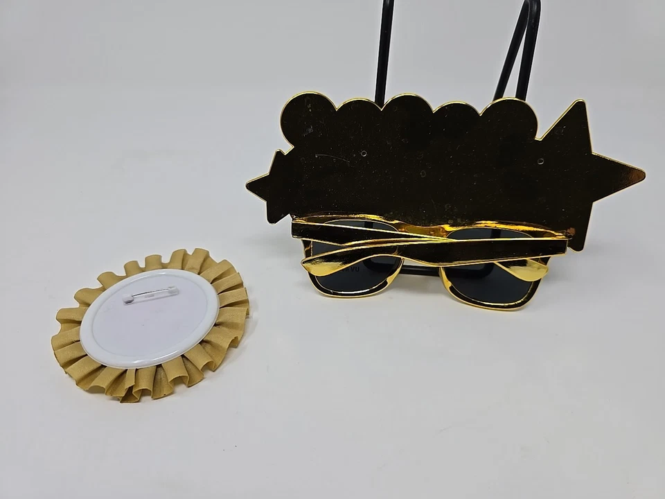 Gafas de sol y prendedor "It's My 60th Birthday" fiesta de cumpleaños novedad. Foto 2 de 4