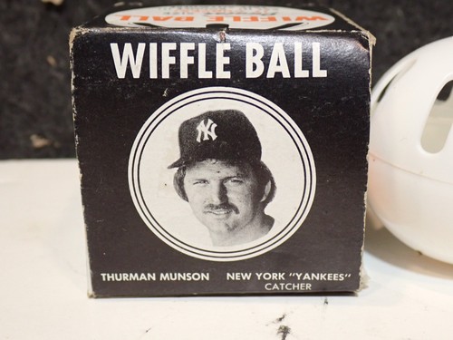 Pelota wiffle de béisbol Thurman Munson Yankees de 1970 junior sin usar en caja original - Imagen 2 de 5