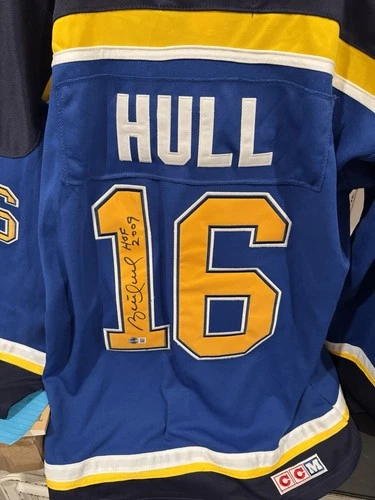Brett Hall signed St Louis Blues CCM Hockey Jersey HOF 09 Inscrip BeckettWitness